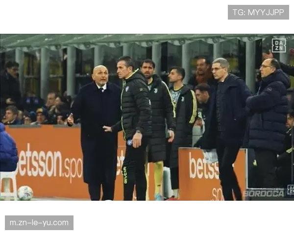 特写：老将的最后一次国家德比，赛后与对手交换球衣时的拥抱